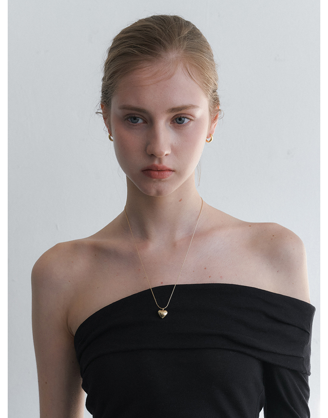 오블라 plain heart necklace_VOLUME JN017 착용컷