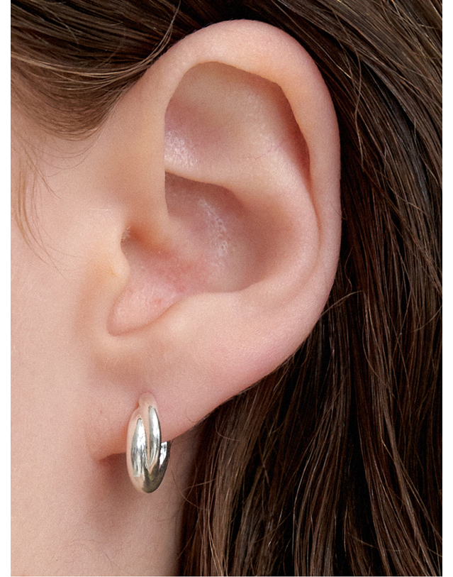 오블라 TWO LINE TWIST EARRING_2COLOR JE044 착용컷