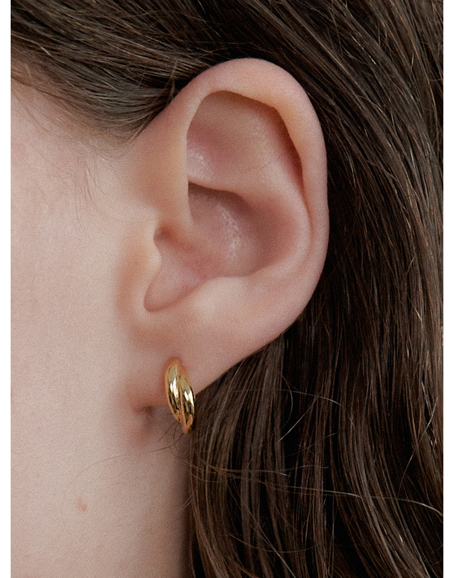 오블라 TWO LINE TWIST EARRING_2COLOR JE044 착용컷