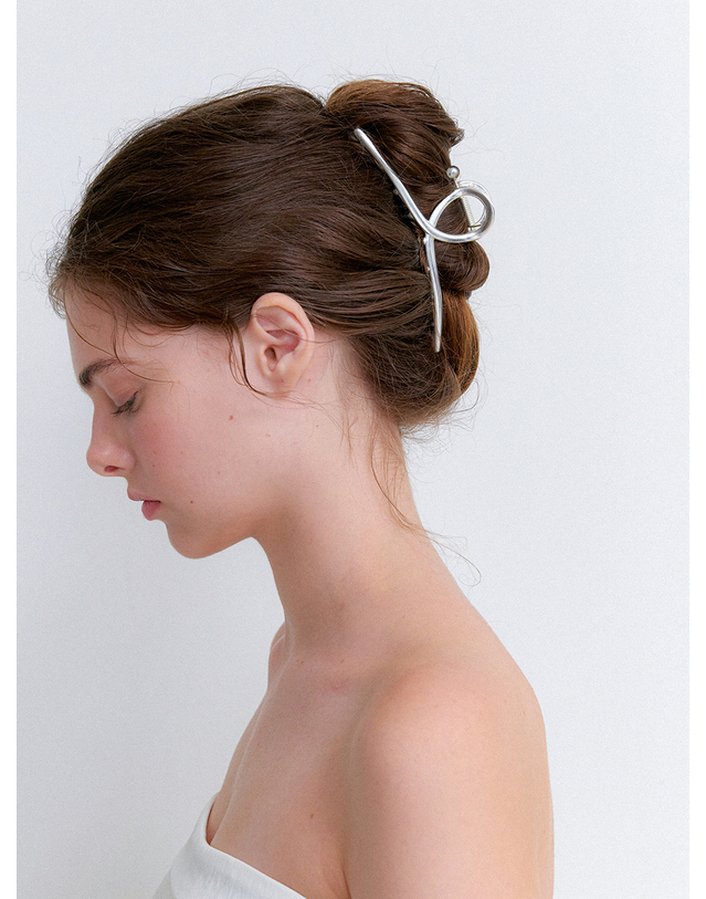 오블라 [SIGNATURE] ETOILE_LARGE TWIST MATTE SILVER HC050 착용컷