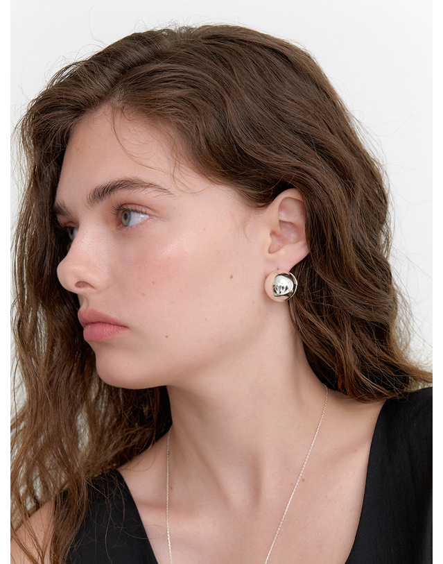 오블라 hollow ball one touch earring_M JE048 착용컷