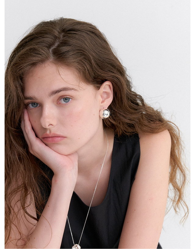 오블라 hollow ball one touch earring_M JE048 착용컷
