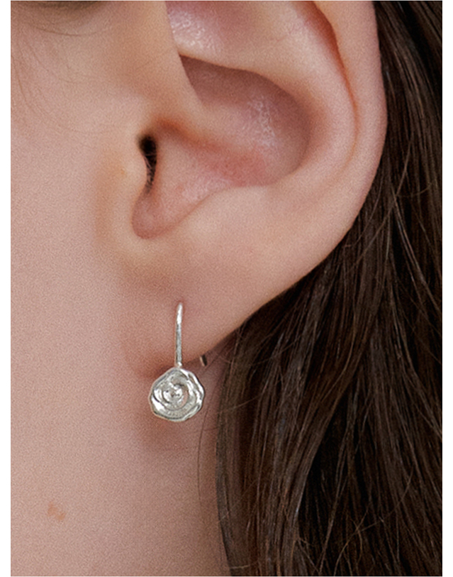 오블라 vintage rose hook earring_S JE050 착용컷
