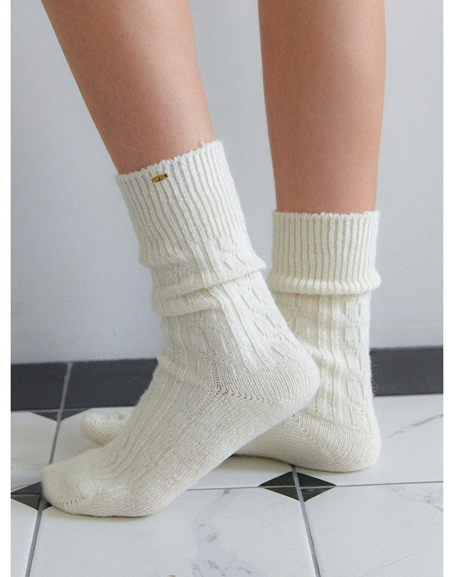 오블라 WOOL BLENDED KNIT SOCKS SO017 착용컷