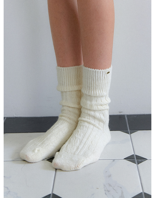 오블라 WOOL BLENDED KNIT SOCKS SO017 착용컷