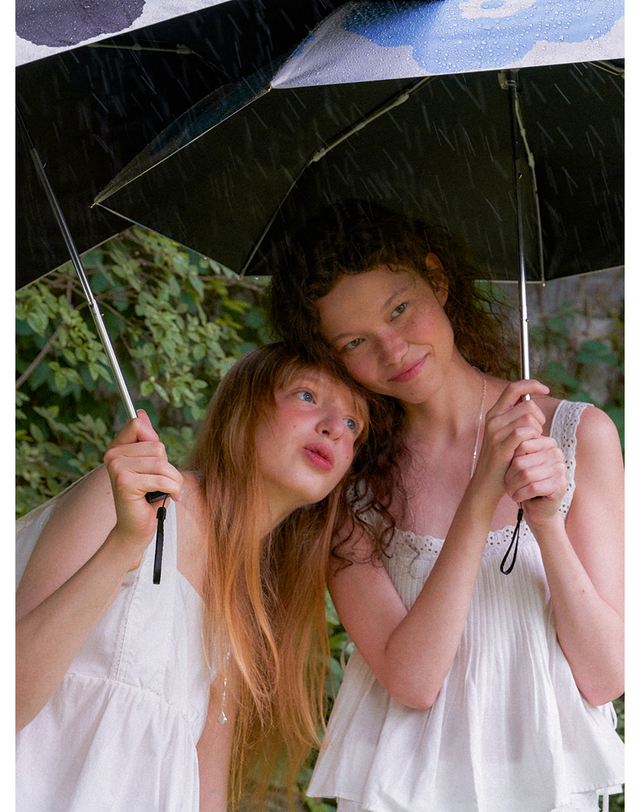 오블라 POMPOM DAISY SUN-GUARD UMBRELLA_3COLOR UM001 착용컷