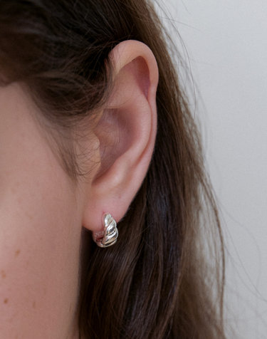 twist baguette one touch earring JE090