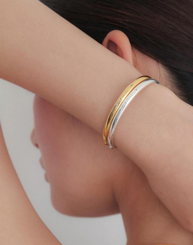 오블라 SOLID CUBIC POINT BANGLE BRACELET_2SIZE JB015 착용컷