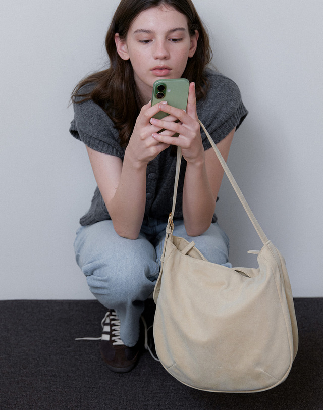 오블라 Half moon suede bag 2color BG006 착용컷