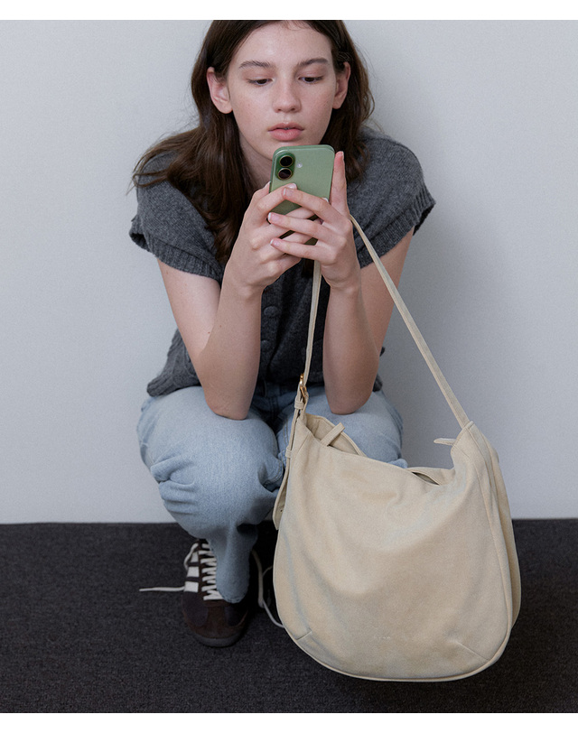 오블라 Half moon suede bag 2color BG006 착용컷