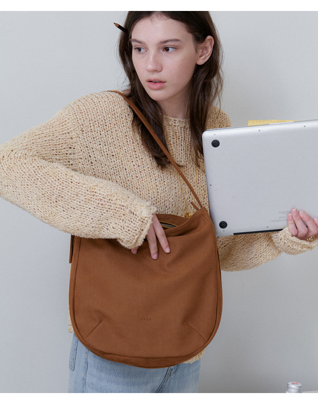 오블라 Half moon suede bag 2color BG006 착용컷