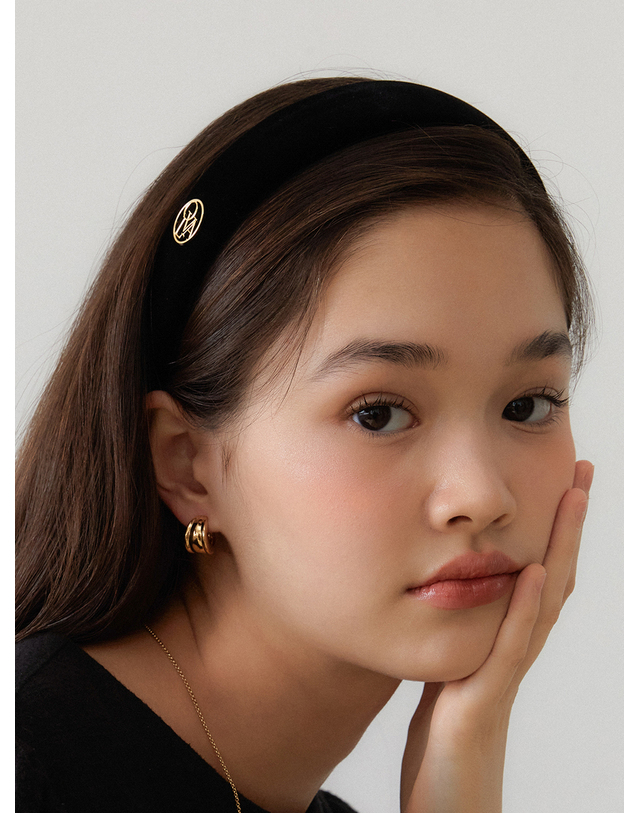 오블라 padded classic velvet hair band_velvet black HB014 착용컷