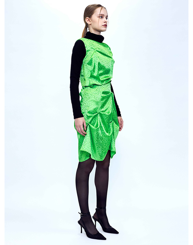 킴지수 DOZI - Satin Leopard Dress _ Lime 화이트 착용컷