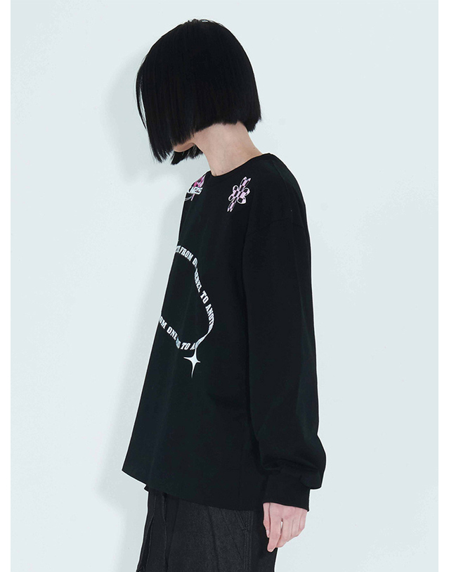 킴지수 Orbital Lettering T-Shirt _ Black 블랙 착용컷
