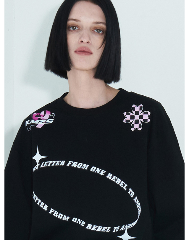 킴지수 Orbital Lettering T-Shirt _ Black 블랙 착용컷