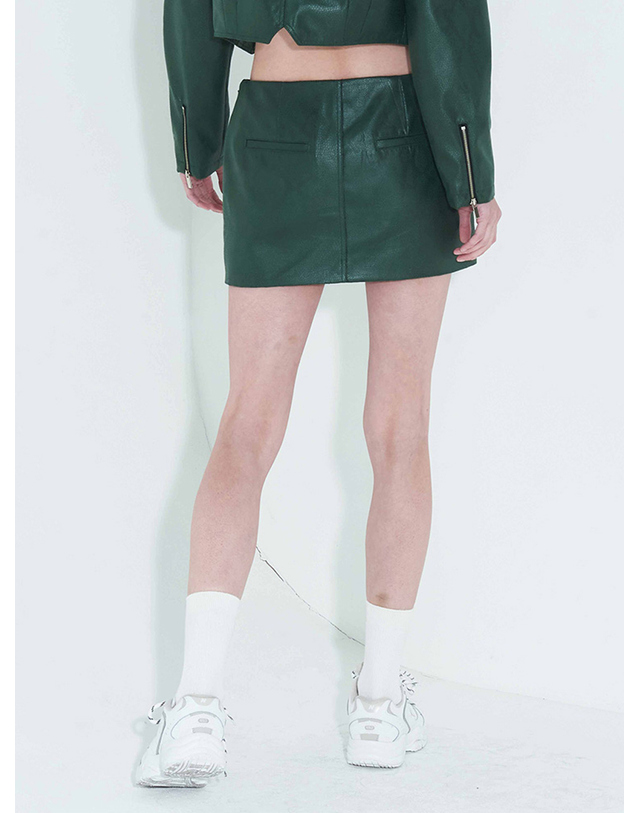 킴지수 Faux-Leather Low Rise Mini Skirt _ Green 그린 착용컷