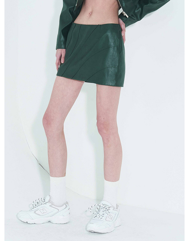 킴지수 Faux-Leather Low Rise Mini Skirt _ Green 그린 착용컷