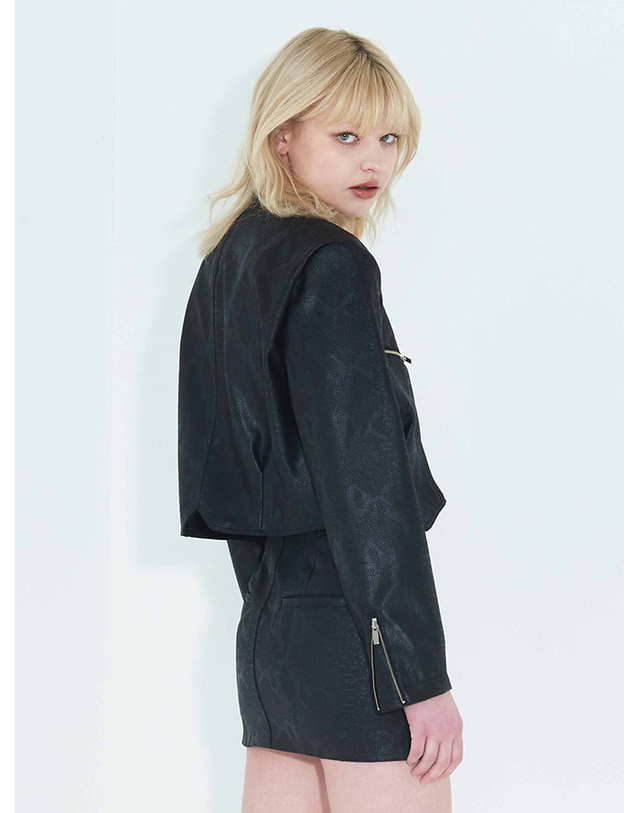 킴지수 Faux-Leather Cropped Zip-Up Jacket _ Black 블랙 착용컷