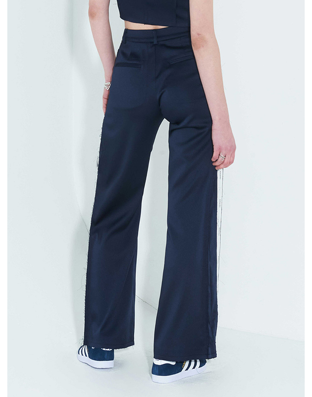 킴지수 Pleated Logo-Tape Trousers _ Navy 네이비 착용컷