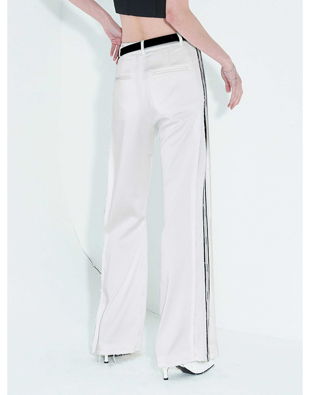킴지수 Pleated Logo-Tape Trousers _ White 화이트 착용컷