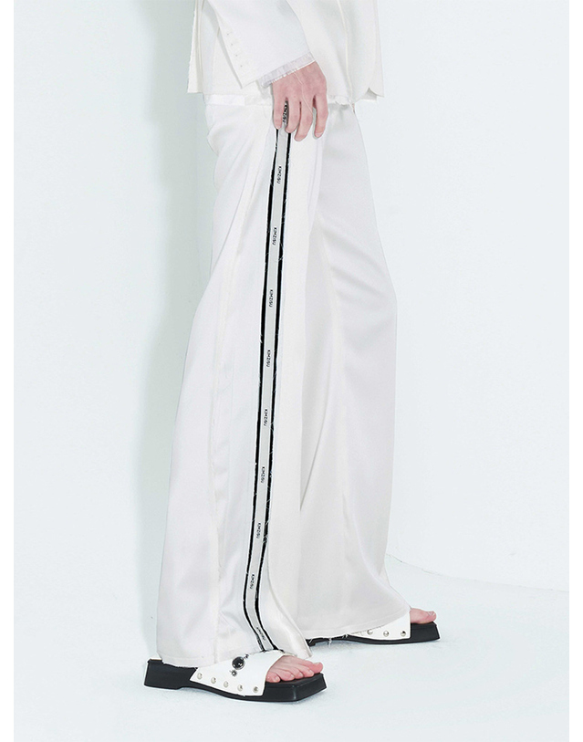 킴지수 Pleated Logo-Tape Trousers _ White 화이트 착용컷