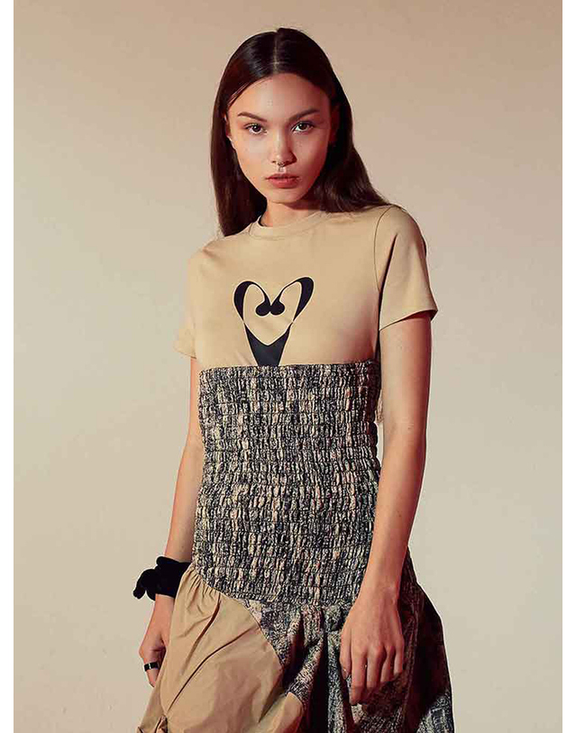킴지수 Heart Universe T-Shirt _ Beige 베이지 착용컷