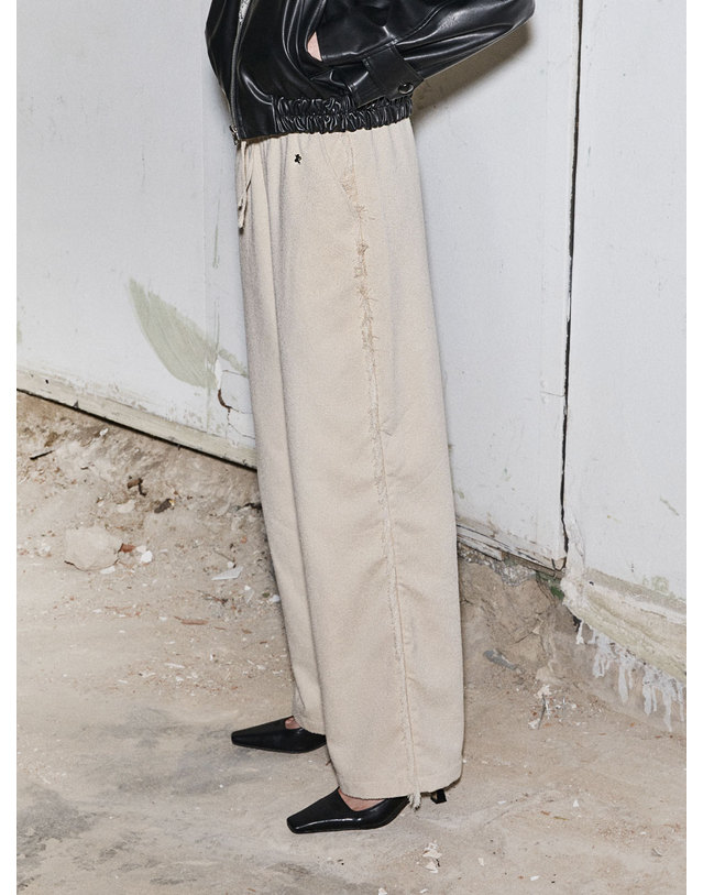 스파클링피스 DIANA TASSEL PANTS 태슬 팬츠 베이지 착용컷