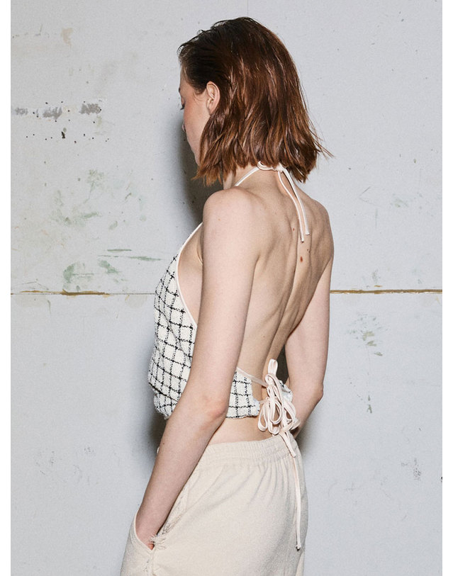 스파클링피스 DIANA CHECK HALTER NECK 체크 홀터넥 슬리브리스 탑 아이보리 착용컷