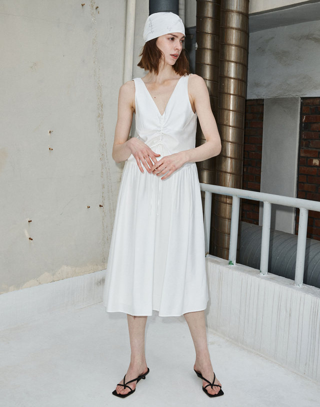 스파클링피스 AL MARE STRING MAXI DRESS - IVORY 알마레 스트링 맥시 드레스 착용컷