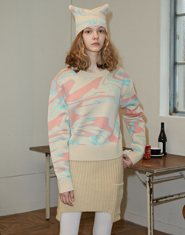 스파클링피스 MARBLE CREW NECK SWEATER BEIGE 베이지 착용컷