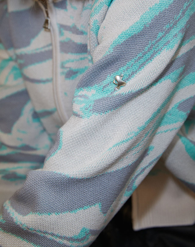 스파클링피스 MARBLE ZIP UP SWEATER LIGHT GREY 그레이 착용컷