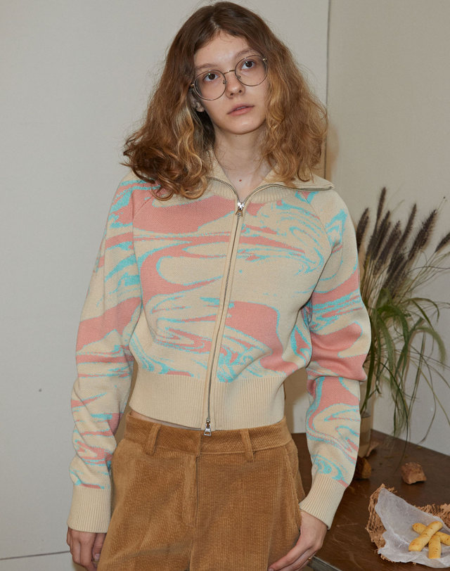스파클링피스 MARBLE ZIP UP SWEATER BEIGE 베이지 착용컷