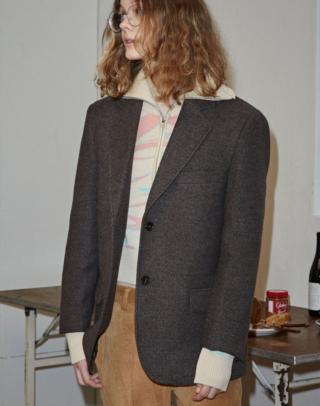 스파클링피스 2 BUTTON WOOL TWILL JACKET BEIGE 초콜릿 착용컷