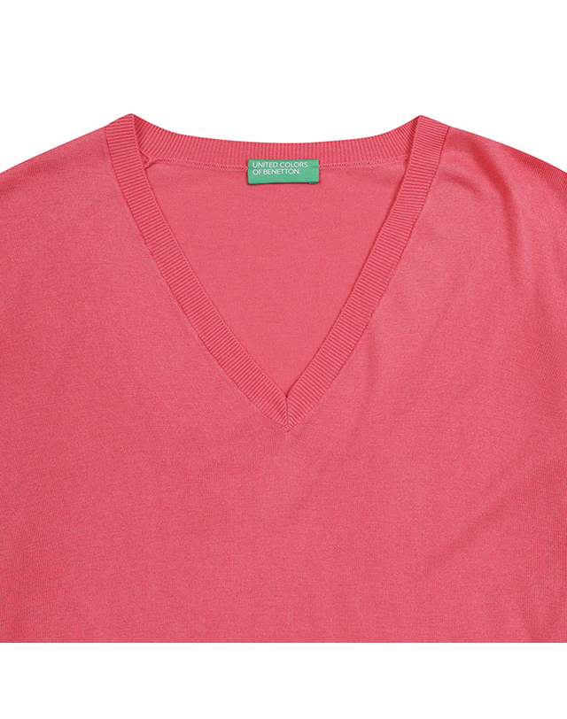 베네통글로벌 Silk blend v neck sweater_1ZRED402L0U0 착용컷