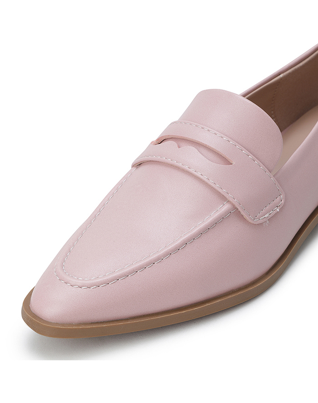 베네통글로벌 Stiletto mocassin_8NOGDD03H09J 착용컷