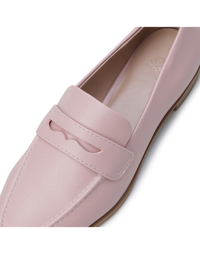 베네통글로벌 Stiletto mocassin_8NOGDD03H09J 착용컷