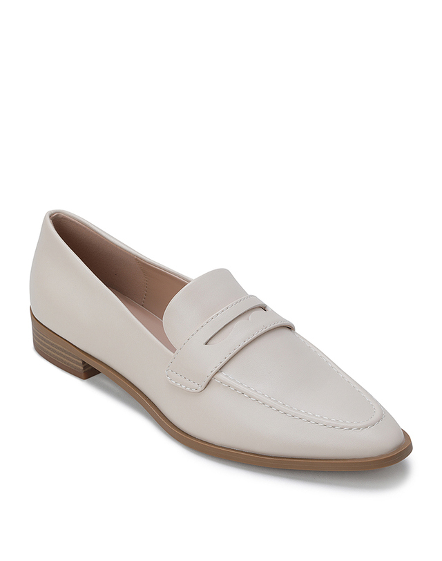 베네통글로벌 Stiletto mocassin_8NOGDD03H152 착용컷