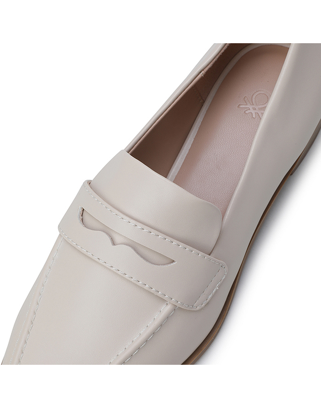 베네통글로벌 Stiletto mocassin_8NOGDD03H152 착용컷