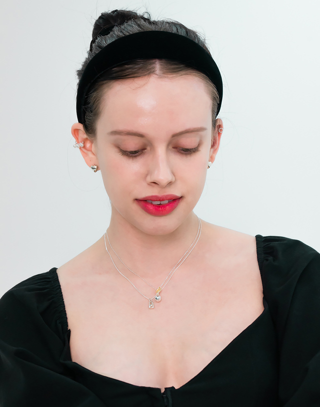 에니르 [엄지윤착용] FLIPPED PEARL TRIO CUFF EARRING - E1016 착용컷