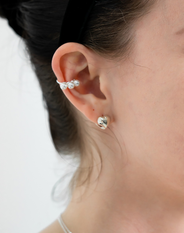 에니르 [엄지윤착용] FLIPPED PEARL TRIO CUFF EARRING - E1016 착용컷