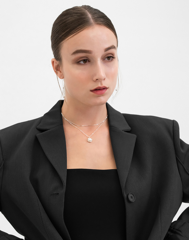 에니르 ONE FINE DAY PEARL PENDANT NECKLACE - N1012 착용컷