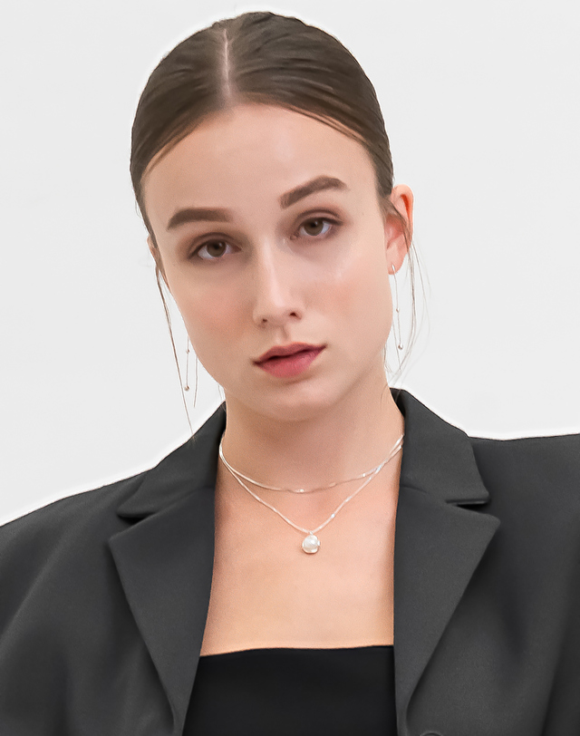 에니르 ONE FINE DAY DRIP DRIP EARRINGS - E1012 착용컷