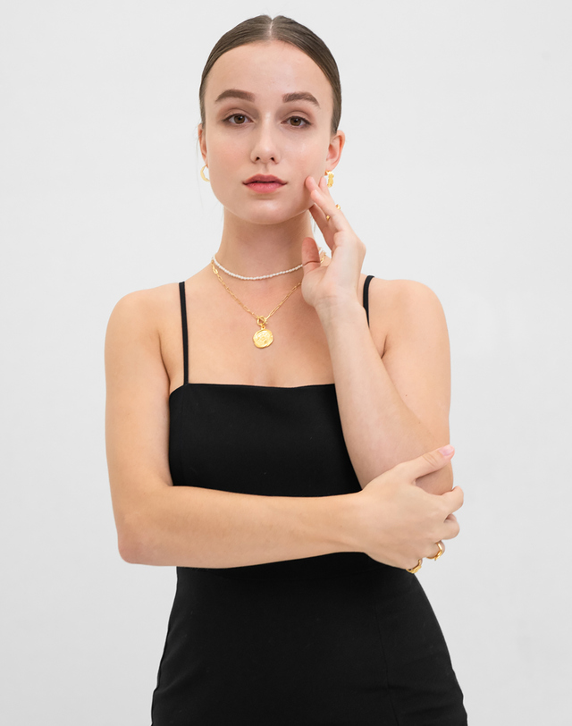 에니르 ABOUT TIME ROSE MEDAL NECKLACE - N1010 착용컷