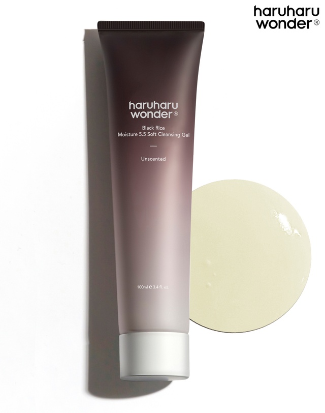 하루하루원더 [공식] 블랙라이스 모이스처 약산성 소프트 클렌징 젤 무향 100ml 착용컷