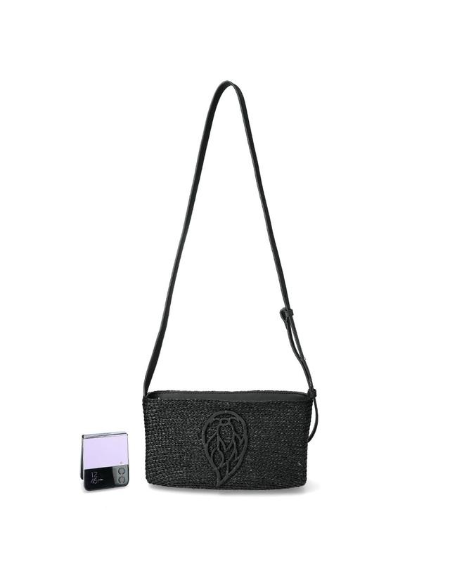 헬렌카민스키 헬렌카민스키 던 라피아 크로스바디백 BAG52188 CHARCOALBLACK 착용컷