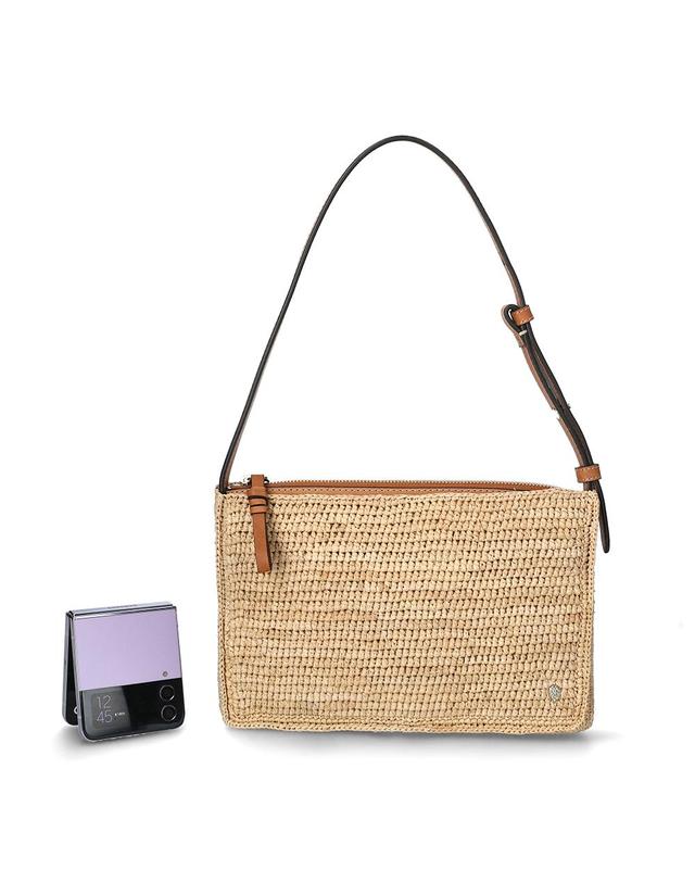 헬렌카민스키 26SS 헬렌카민스키 쿠마나 크로스바디백 BAG51995 NATURAL 착용컷
