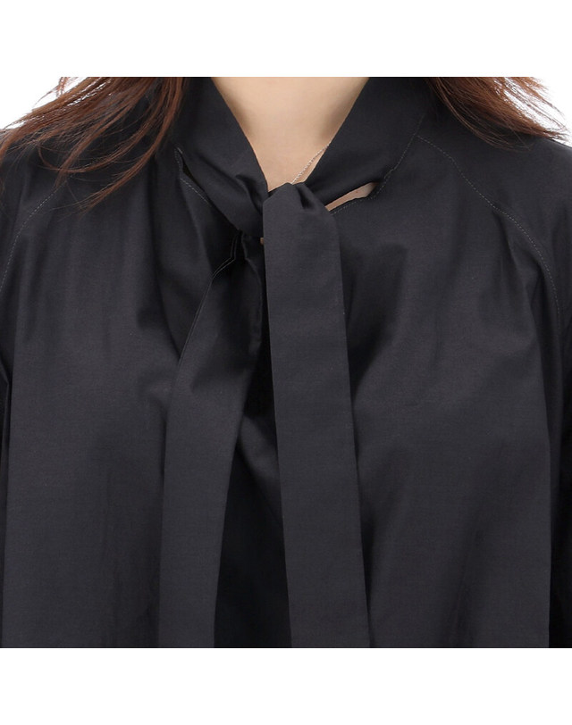 르메르 [명품] 26SS 르메르 ASCOT 타이 블라우스 SH1218 LF1500 BK998 진한 그레이 착용컷