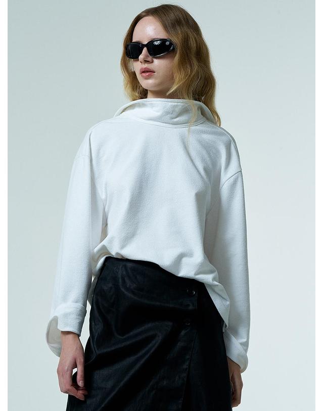 티케비 REVERSIBLE NECK BOUCLE TOP 착용컷