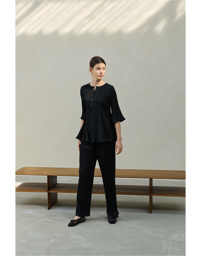 티케비 SHIRRING FLARE BLOUSE 착용컷