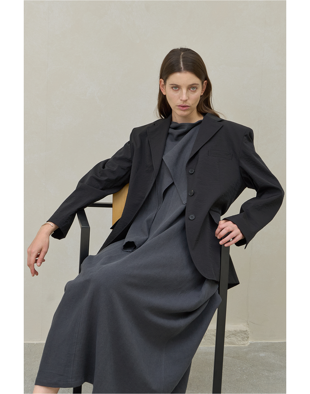 티케비 AIRY TAILORED JACKETAIRY TAILORED JACKET BEIGE 착용컷